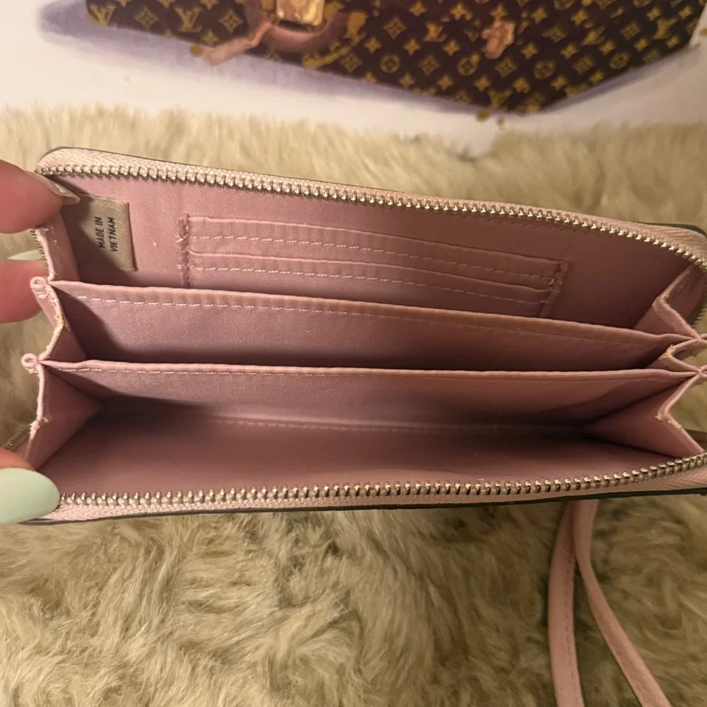 COACH Small Wristlet Clutch Leather With Heart Print Grey Pink Rare - Picture 6 of 8